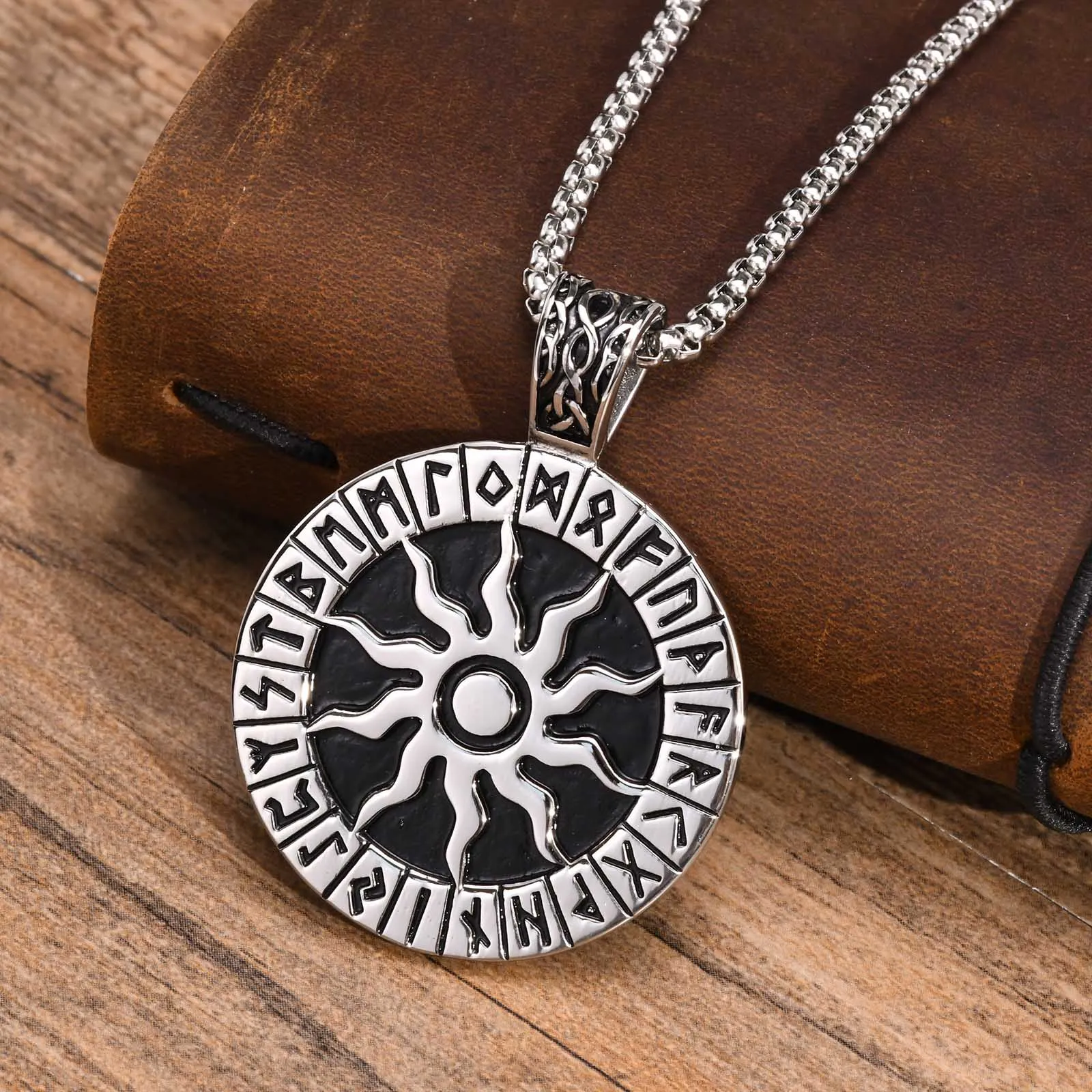 Vnox Viking collares de runas para de acero inoxidable tallada sol nórdicos cartas Colgante con cadena de caja protección joyas de amuleto | Miravia