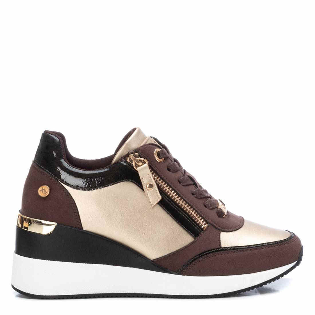BOSANOVA Zapatillas Con Detalles Y Suela De Plataforma. Cierre Con