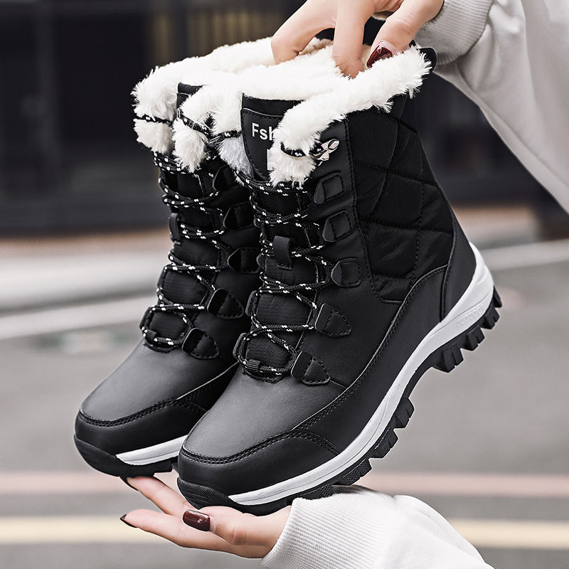 mujer, botas de nieve, de invierno |